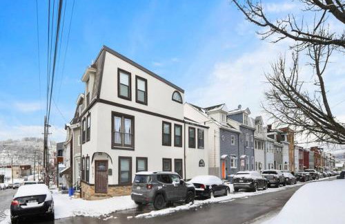 HostWise Stays - The Carnegie - Sauna, 1 Block from Butler St, Family Friendly - Foto 10