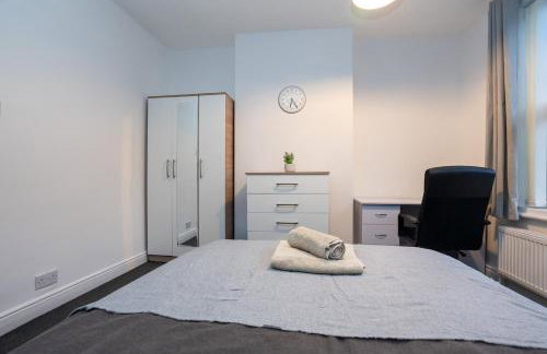 Comfy 4 Bed House near Notts City Centre - FREE Parking - Foto 31