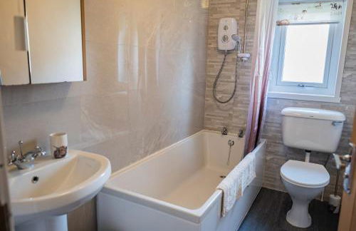 North Coast Cottage - Coastal Highland Retreat with Sea Views - Foto 11