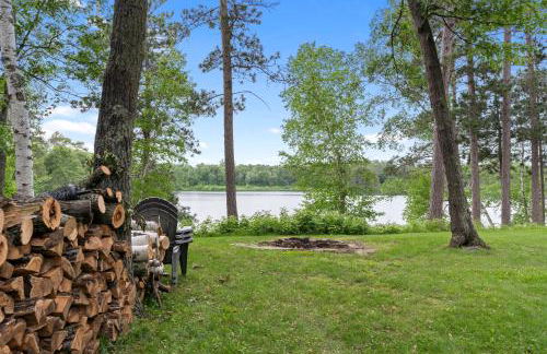 Large Home with lake views and space to entertain friends - Foto 43