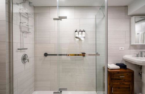 3Bed 2Bath Luxury Lake House on Myers Bay Private Pier Beach Firepit and Deck - Foto 47