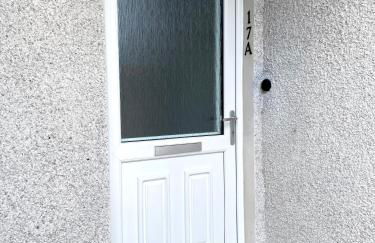 Bright 2-bedroom apartment with parking in Montrose - Photo 29