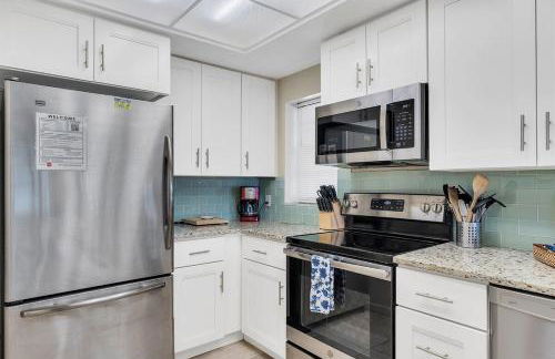 Sun Plaza by Coastal Chic Vacations - Private Beach Access with Pool and Tennis - Photo 30