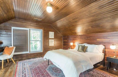 Relax in an upscale, renovated gem - Foto 35