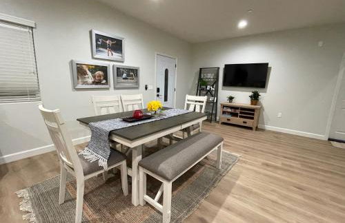 Incredible Value for 12 guests, New 3BR Home by Disneyland, Knott's, Beach - Foto 2
