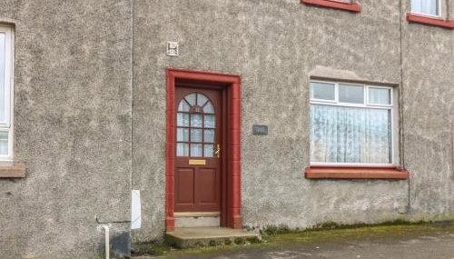 Thain House - Photo 2