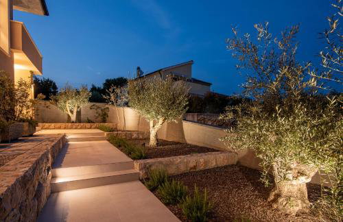 Villa with nice pool, luxuriously furnished, quiet area - by TRAVELER tourist agency Krk ID2389 - Foto 48