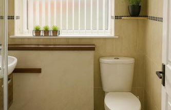 Spacious 3-Bed House with Private Yard - Foto 9