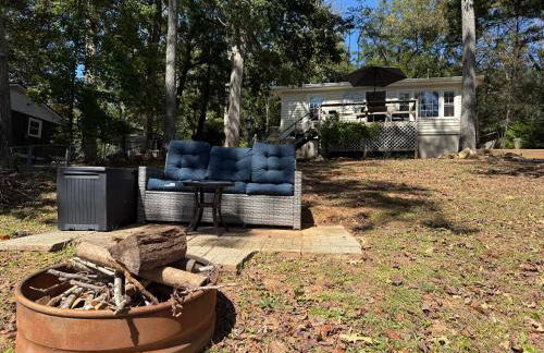 Charming Romantic Lakefront Cottage or Guest Room Depending on Availability Near Golf - Foto 8