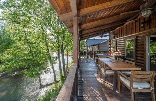 River Lodge Escape with Hot Tub - Foto 38