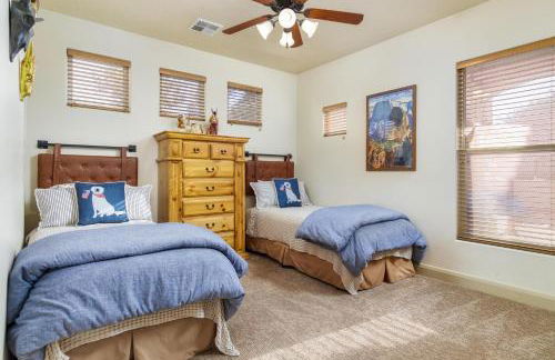 A super variety of games, golf carts, & unique decor near Zion National Park! - Foto 15