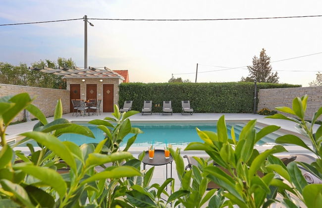 Villa in Prkos With Private Pool and Sea Nearby - Foto 32