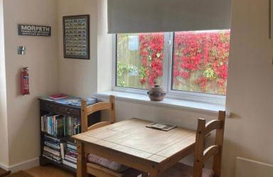 Stylish Morpeth Cottage with Log Burner, Garden and Free Parking - Foto 16