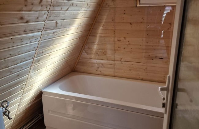 Bucovina-a-framehouse-hottub-fireplace-patio-wifi - Foto 9