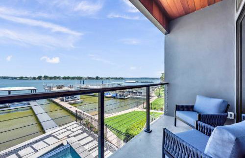 Lakefront Stay for 16 with Pool Dock & Game Room - Foto 34