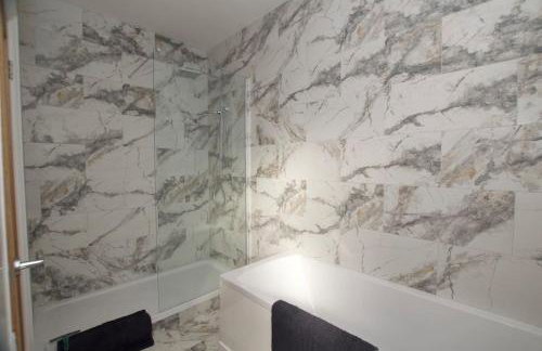 Beautiful large 3-bed coastal flat with parking. - Foto 17