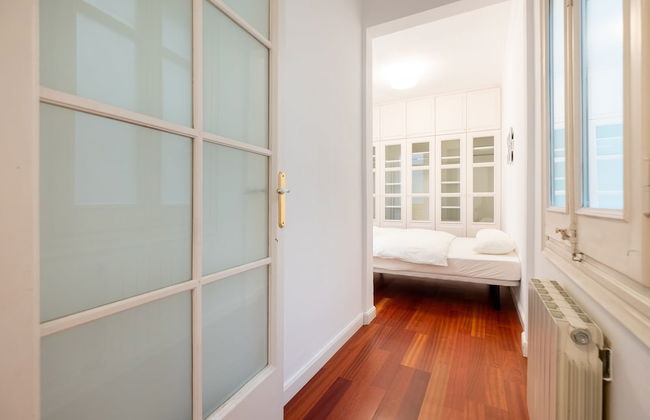 Stunning 4BR Apart in Sagrada Familia - Photo 5