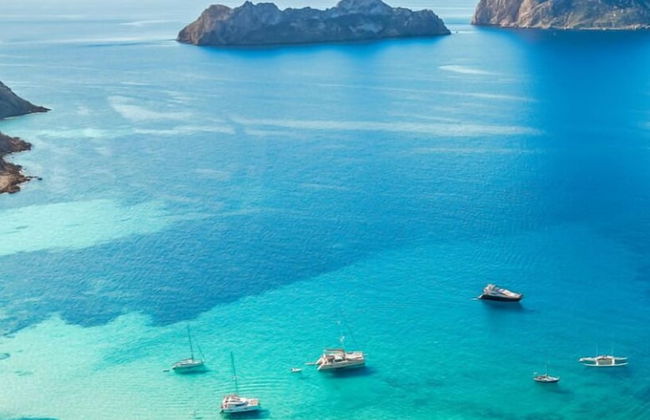 Oceanfront Retreat in Sant Josep de sa Talaia With Shared Pool - Foto 8