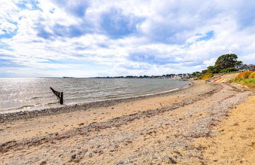 Beachfront, Dog-Friendly Milford Getaway with Yard! - Foto 27