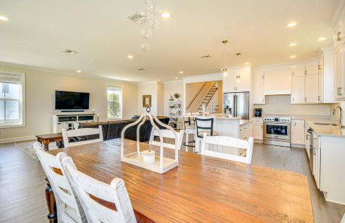 Walk to Beach Oceanfront Home with Outdoor Kitchen - Foto 6