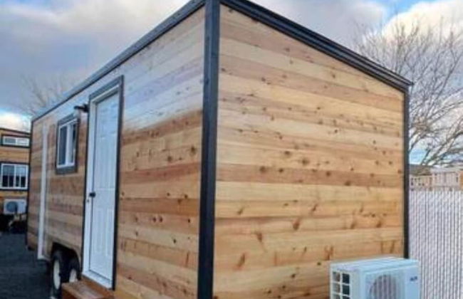 Enchanting Getaway: Farmhouse and Tiny House Duo - Foto 28