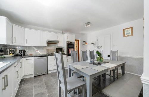 Spacious Cotswolds House Garden with Hot Tub - Foto 8