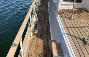 Nuit insolite a bord d un bateau - Foto 3