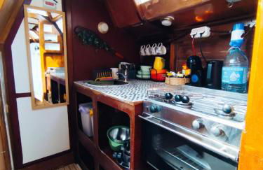 Voilier confortable en bois à cotés des plages et ferries - Photo 14