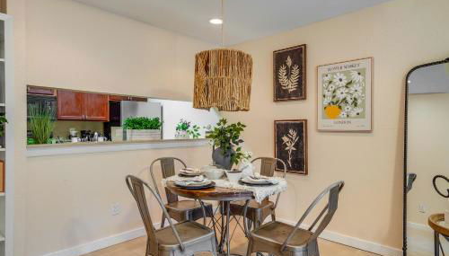 College Station Gem with Pool Access Near University - Foto 2