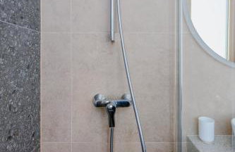 Modern 2BDR Apartment - Business Zone - Free Garage Parking - Photo 31