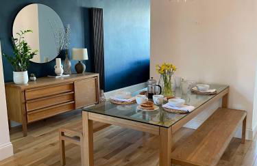 The Clock Tower Apartment - Spacious, Modern, 2 Bedroom Apartment , Southsea with Free parking - sleeps 4 - Photo 7