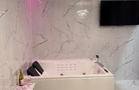 Jacuzzi Bliss by the Motława - Foto 27