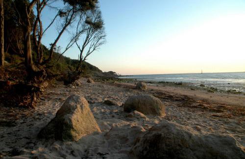Fort Victoria Cottages - Sea View Cottage - Photo 31