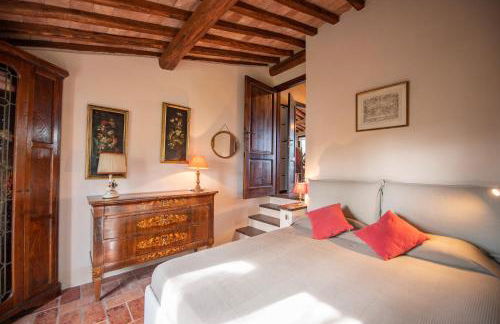 PODERE TORRICELLE 69B Pancole Gr, seaview infinity pool, jacuzzi, sauna, exclusive villa with 2 bedrooms for 4 - If you total 5 or 6 people there is an independent suite in main villa with private ensuite bathroom, kitchenette and garden dining area - Foto 51