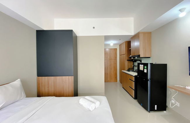 Good Choice and Cozy Studio LRT City Jatibening Apartment - Photo 4