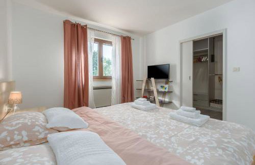 Malerische Villa mit Privatpool, mediterranem Garten, Outdoor-Kueche, Waschmaschine, Trockner - Photo 18