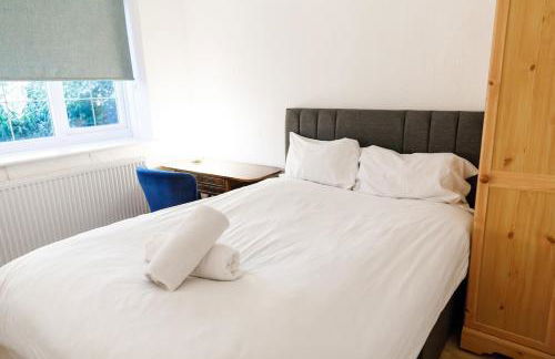 5 Bed Townhouse with Garden & Parking by BrumStay UK - Foto 40