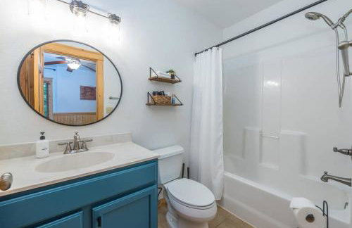 2 Cabins ~ Sleeps 22 ~ 100 Feet Apart ~ Ski in out - Foto 56