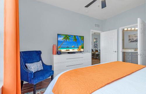 Top floor condo with view of lake, pool and fireworks! Next to Convention Center! - Foto 44