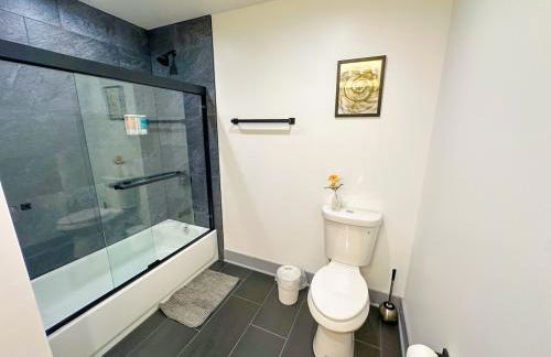 Luxury 6BR Suite with Pool Table Sleeps 12 Perfect for Group Stay Near McCormick Place, Grant Park and Soldier Field - Foto 17