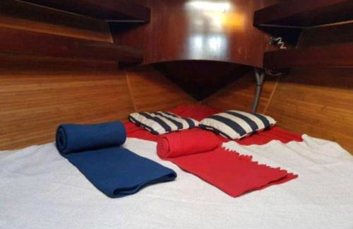 AMAZING FLAT IN CLASSIC SAILING BOAT in BARCELONA - Photo 40