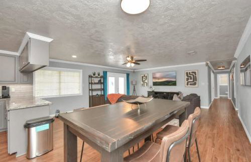 Backyard Oasis-Pool & Grill-Heart of Friendswood - Foto 24