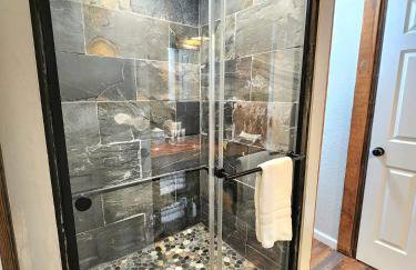 Miners Suite-Centrally Located in Shaver Lake - Photo 12