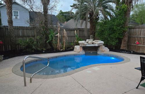 The University of South Alabama Poolside Getaway 'Veteran Own Business ' - Foto 3