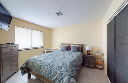 Beautiful Modern Home with Pool in Prime Strip Location - Foto 13