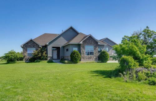 Rigby Gem with Hot Tub Theater Game Room Grill - Foto 4