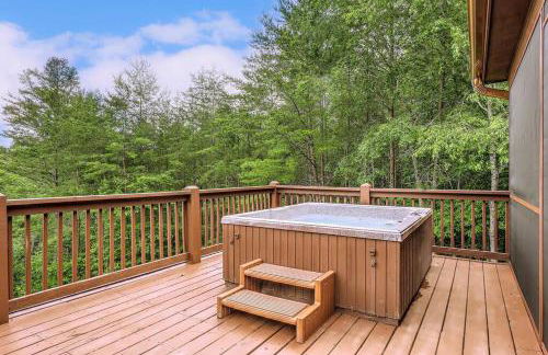 Peak-a-Blue Cabin - Watch Movies from Hot Tub, Mountain View, Bigfoot Bunker Game Room, Fire Pit, Oversized Deck, Screened-in Porch - Foto 24