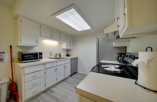 Eastside Tech Hub Home Base Near I-90 and Factoria! - Foto 9