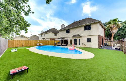 Amazing Getaway Home - 4 Bedrooms 2,5 Baths - West Houston, Katy, Richmond - Huge Pool, Mini-Golf, PingPong, Billards, BBQ, Katy Asian Town, Typhoon Waterpark, King Bed - Foto 26