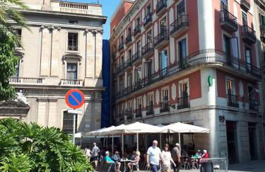 Beautiful Apartment on Las Ramblas with Port views - Photo 37